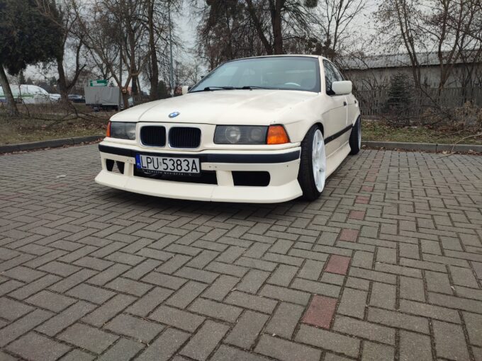 BMW e36 sedan's wide body (fender flares/overfenders)