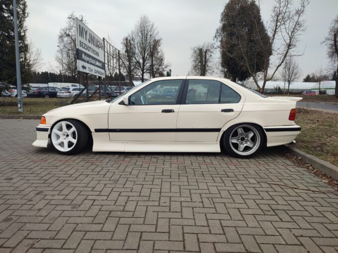 BMW e36 sedan's wide body (fender flares/overfenders)