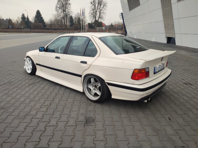 BMW e36 sedan's wide body (fender flares/overfenders)