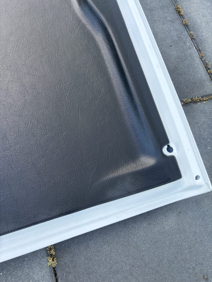 BMW e21  bootlid/trunk trim