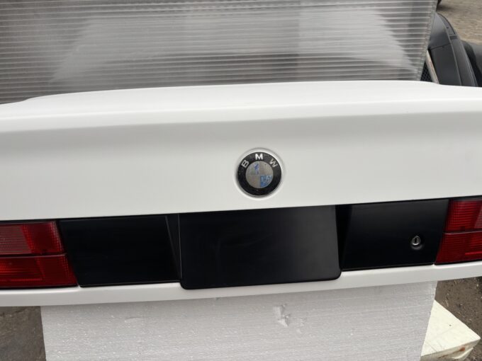Blende for BMW e34 sedan USA