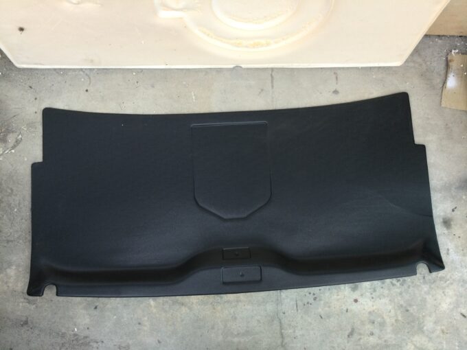 BMW e28  bootlid/trunk trim (defects)